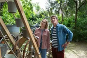 Fritz (Guido Hammesfahr, r.) und Emmy (Nele Niemeyer, l.) sind fasziniert von der Idee eines "Perpetuum Mobiles": Diese Maschine soll, einmal in Bewegung gesetzt, ewig laufen. Doch ist das überhaupt möglich? Fritz (Guido Hammesfahr, r.) und Emmy (Nele Niemeyer, l.) sind fasziniert von der Idee eines "Perpetuum Mobiles": Diese Maschine soll, einmal in Bewegung gesetzt, ewig laufen. Doch ist das überhaupt möglich?