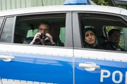 Marlons (Matti Schneider, links) Praktikum bei der Polizei beginnt spannend zu werden. Marlons (Matti Schneider, links) Praktikum bei der Polizei beginnt spannend zu werden.