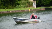 Moderatorin Sabine Heinrich reist über möglichst viele Gewässer durch den Westen und ist mit ihrem Bötchen „Heinrich“ auf dem Dortmund-Ems-Kanal unterwegs. Moderatorin Sabine Heinrich reist über möglichst viele Gewässer durch den Westen und ist mit ihrem Bötchen „Heinrich“ auf dem Dortmund-Ems-Kanal unterwegs.