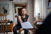 Anja (Julia Angeli), die potentielle Mitbewohnerin, ist wenig begeistert.