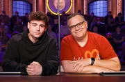 Rateteam-Kapit&auml;n Elton (r.) mit dem Musiker Moritz Garth (l.).