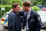 Arndt Krieger (Shenja Lacher, l.) kann die Anfeindungen seines Kollegen Thomas Lutz (Nikolaus Benda, r.) nicht ignorieren.