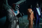 Sweet Tooth (Joe Seanoa, l.), Mike (Tahj Vaughans, M.), Stu (Mike Mitchell, r.) und Mr. Grimm (Richard de Klerk) geraten unter Verdacht, gegen die Spielregeln verstoßen zu haben. Darauf reagiert Calypso umgehend mit Konsequenzen. Sweet Tooth (Joe Seanoa, l.), Mike (Tahj Vaughans, M.), Stu (Mike Mitchell, r.) und Mr. Grimm (Richard de Klerk) geraten unter Verdacht, gegen die Spielregeln verstoßen zu haben. Darauf reagiert Calypso umgehend mit Konsequenzen.
