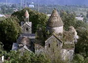 Kloster Sanahin.; Ansicht des Wehrklosters Haghpat. Die Klosteranlage der Armenisch-Apostolischen Kirche wurde im 10. Jahrhundert gegründet. Kloster Sanahin.; Ansicht des Wehrklosters Haghpat. Die Klosteranlage der Armenisch-Apostolischen Kirche wurde im 10. Jahrhundert gegründet.