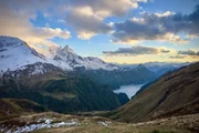 Morgenstimmung mit Blick auf das Bleniotal von der Terasse der Motterasciohütte. Morgenstimmung mit Blick auf das Bleniotal von der Terasse der Motterasciohütte.