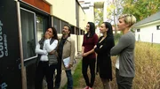 Von rechts: Isabell, Angelica und Maja zeigen den Baurettern John Kosmalla und Manuela Reibold-Rolinger das Haus. Beim Anblick der Fassade verschlägt es Manuela die Sprache. Von rechts: Isabell, Angelica und Maja zeigen den Baurettern John Kosmalla und Manuela Reibold-Rolinger das Haus. Beim Anblick der Fassade verschlägt es Manuela die Sprache.