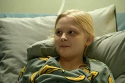 Ein kurzer Moment der Erleichterung für Luca Marquard (Hanna Heckt) im Krankenhaus. Ein kurzer Moment der Erleichterung für Luca Marquard (Hanna Heckt) im Krankenhaus.