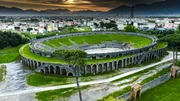 Im Amphitheater von Pompeji kommt es im Jahr 59 nach Christus zu massiven gewalttätigen Auseinandersetzungen. Im Amphitheater von Pompeji kommt es im Jahr 59 nach Christus zu massiven gewalttätigen Auseinandersetzungen.