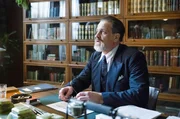 Der Chefredakteur (Václav Vašák) der tschechischen Zeitung hält sich in unsicheren Zeiten an konservativ-nationalistischen Werten fest. Der Chefredakteur (Václav Vašák) der tschechischen Zeitung hält sich in unsicheren Zeiten an konservativ-nationalistischen Werten fest.
