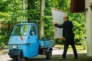 Keine Maklerprovision für Yazid (Hannes Ringlstetter) - das sieht er gar nicht ein und nimmt kurzerhand ein Gemälde mit. Keine Maklerprovision für Yazid (Hannes Ringlstetter) - das sieht er gar nicht ein und nimmt kurzerhand ein Gemälde mit.
