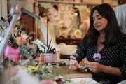 Blumenkünstlerin Séverina Lartigue in ihrem Atelier in der Normandie: Sie arbeitet für die Giganten der Modebranche. Blumenkünstlerin Séverina Lartigue in ihrem Atelier in der Normandie: Sie arbeitet für die Giganten der Modebranche.