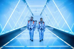 KC Houseman (John Bradley) und Jocinda Fowler (Halle Berry) sind dabei, die Geheimnisse des Mondes zu l&uuml;ften.
