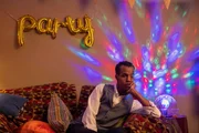 Ibraahin (Nasir Farah Dhagole) lässt auf der Party für einen Moment seine traumatischen Erlebnisse aus Somalia hinter sich. Ibraahin (Nasir Farah Dhagole) lässt auf der Party für einen Moment seine traumatischen Erlebnisse aus Somalia hinter sich.