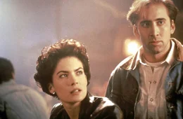 Als Michael (Nicolas Cage, r.) Suzanne (Lara Flynn Boyle, M.) warnen m&ouml;chte, bietet diese ihm das Doppelte f&uuml;r die Ermordung ihres Ehemanns ...