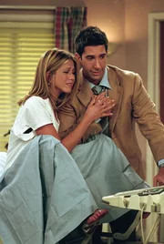 Rachel Green (Jennifer Aniston, l.); Ross Geller (David Schwimmer, r.) Rachel Green (Jennifer Aniston, l.); Ross Geller (David Schwimmer, r.)