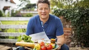 In dieser brandneuen Serie begleiten wir den Lieblingskoch der Nation in seinem Landhaus, wo er leckere, gesunde Rezepte aus seinem neuen Buch 7 Ways zubereitet: Einfache Ideen für jeden Tag der Woche. In dieser brandneuen Serie begleiten wir den Lieblingskoch der Nation in seinem Landhaus, wo er leckere, gesunde Rezepte aus seinem neuen Buch 7 Ways zubereitet: Einfache Ideen für jeden Tag der Woche.