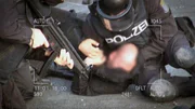 Die Männer des SEK können einen Scharfschützen überwältigen.. Die Männer des SEK können einen Scharfschützen überwältigen..