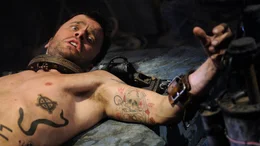 Seth (Joris Jarsky) ist fixiert  Photo: Steve Wilkie; Seth (Joris Jarsky) ist fixiert  Photo: Steve Wilkie