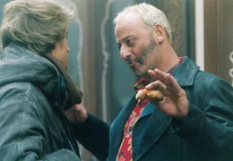 Jean Reno (r.)