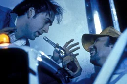 Der hilflose Michael (Nicolas Cage, l.) ger&auml;t in dem verschlafenen Ort Red Rock in ein gef&auml;hrliches Netz aus L&uuml;gen und Intrigen ...