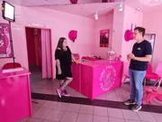 Sheila besitzt ein Piercingstudio, in dem auch ihre Bulldogge ist. Allerdings verscheucht er mit seiner Art Sheilas Kund:innen. Kann Hundetrainer Marcel helfen? Sheila besitzt ein Piercingstudio, in dem auch ihre Bulldogge ist. Allerdings verscheucht er mit seiner Art Sheilas Kund:innen. Kann Hundetrainer Marcel helfen?