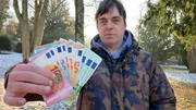J&ouml;rn lebt seit 18 Jahren vom Amt. Doch er hat genug, es muss endlich ein Job her. Findet er eine Arbeit, die seinen Wunschkriterien entspricht?