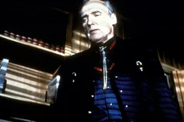 Unbarmherzig jagt Lyle (Dennis Hopper) den hilflosen Michael ...