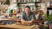 In dieser brandneuen Serie begleiten wir den Lieblingskoch der Nation in seinem Landhaus, wo er leckere, gesunde Rezepte aus seinem neuen Buch 7 Ways zubereitet: Einfache Ideen für jeden Tag der Woche. In dieser brandneuen Serie begleiten wir den Lieblingskoch der Nation in seinem Landhaus, wo er leckere, gesunde Rezepte aus seinem neuen Buch 7 Ways zubereitet: Einfache Ideen für jeden Tag der Woche.