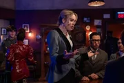 Sara Lance (Caity Lotz, l.); Gary Green (Adam Tsekhman, r.)