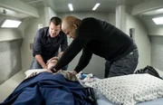 Nachdem ein Ingenieur, der an einer neuen Lenkrakete gearbeitet hat, ermordet aufgefunden wurde, müssen Sam (LL Cool J, r.) und Callen (Chris O'Donnell, l.) ermitteln, um den Mörder zu fassen ... Nachdem ein Ingenieur, der an einer neuen Lenkrakete gearbeitet hat, ermordet aufgefunden wurde, müssen Sam (LL Cool J, r.) und Callen (Chris O'Donnell, l.) ermitteln, um den Mörder zu fassen ...