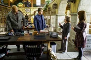 Ein neuer Fall wartet auf Hetty (Linda Hunt, 2.v.r.), Sam (LL Cool J, l.), Callen (Chris O'Donnell, 2.v.l.) und Nell (Renee Felice Smith, r.) ... Ein neuer Fall wartet auf Hetty (Linda Hunt, 2.v.r.), Sam (LL Cool J, l.), Callen (Chris O'Donnell, 2.v.l.) und Nell (Renee Felice Smith, r.) ...