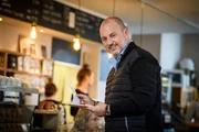 (10. Staffel) - Frank Rosin räumt auf in Deutschlands Restaurants. Der Sternekoch hat nur einige Tage Zeit, um die Gastrobetriebe wieder auf Vordermann zu bringen. Wird ihm das gelingen? (10. Staffel) - Frank Rosin räumt auf in Deutschlands Restaurants. Der Sternekoch hat nur einige Tage Zeit, um die Gastrobetriebe wieder auf Vordermann zu bringen. Wird ihm das gelingen?