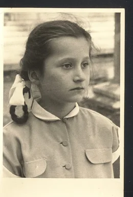 Kindheitsfoto von Elfriede Jelinek, die am 20. Oktober 1946 in M&uuml;rzzuschlag, Steiermark, geboren wurde.