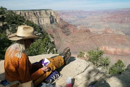 Die Malerin Serena Supplee kommt immer in den fr&uuml;hen Morgenstunden an den Grand Canyon. Daf&uuml;r f&auml;hrt sie mitten in der Nacht von ihrem Zuhause in Utah los.