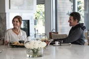 Vivienne Laurent (Melinda McGraw, l.); Julian Shea (Eric Balfour, r.) Vivienne Laurent (Melinda McGraw, l.); Julian Shea (Eric Balfour, r.)