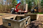 Wiederaufbau des illegal abgebauten Grenzwachturms bei Walbeck (Landkreis B&ouml;rde) im April