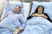 Wöller (Fritz Wepper) und Schwester Hanna (Janina Hartwig) begegnen sich im Krankenhaus. Wöller (Fritz Wepper) und Schwester Hanna (Janina Hartwig) begegnen sich im Krankenhaus.