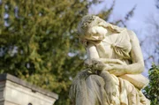Der berühmte Pariser Friedhof Cimetière du Père-Lachaise war nicht immer nur ein Ruhehafen in der umtriebigen Metropole. Der berühmte Pariser Friedhof Cimetière du Père-Lachaise war nicht immer nur ein Ruhehafen in der umtriebigen Metropole.