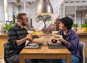 Zum Schluss vereinen sich, aus den &uuml;brig gebliebenen Zutaten, Theresa Knipschilds Konditorhandwerk mit der Spitzenkoch-Erfahrung von S&ouml;ren Anders zu einer leckeren K&uuml;rbis-Apfel-Quiche mit krossem Boden und saftiger F&uuml;llung.