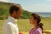 Nicolas (Patrik Fichte) und Julia (Jeanne Tremsal) in "Rosamunde Pilcher: Und plötzlich war es Liebe". Nicolas (Patrik Fichte) und Julia (Jeanne Tremsal) in "Rosamunde Pilcher: Und plötzlich war es Liebe".