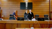Angespannte Stimmung vor dem Urteil im Gerichtssaal. Angespannte Stimmung vor dem Urteil im Gerichtssaal.