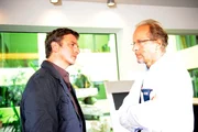 Prof. Thielen (Jochen Horst, r.) könnte Martins (Hans Sigl, l.) Patienten Berner retten, doch der ist nur gesetzlich versichert. Prof. Thielen (Jochen Horst, r.) könnte Martins (Hans Sigl, l.) Patienten Berner retten, doch der ist nur gesetzlich versichert.