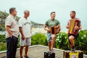 Thomas (2.v.r.) und Marco (r.) präsentieren auch ihre Volksmusik in Lissabon. Thomas (2.v.r.) und Marco (r.) präsentieren auch ihre Volksmusik in Lissabon.
