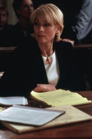 Oberstaatsanwältin Elizabeth Donnelly (Judith Light) hat einen brisanten Fall: Hat ein Jugendlicher etwa eine Frau brutal vergewaltigt und ermordet? Oberstaatsanwältin Elizabeth Donnelly (Judith Light) hat einen brisanten Fall: Hat ein Jugendlicher etwa eine Frau brutal vergewaltigt und ermordet?