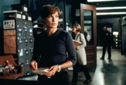 In einem Krankenhaus wurde eine komatöse Patientin offenbar missbraucht und ist jetzt im sechsten Monat schwanger. Detective Benson (Mariska Hargitay) ermittelt. In einem Krankenhaus wurde eine komatöse Patientin offenbar missbraucht und ist jetzt im sechsten Monat schwanger. Detective Benson (Mariska Hargitay) ermittelt.