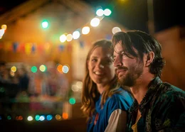 Ella Lannau (Miriam Fussenegger), Richie Javotnik (Otto Jaus).