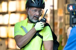 Nach dem schweren Unfall seiner Tochter springt Bert (Christoph Maria Herbst) als Fahrradkurier f&uuml;r sie ein.