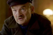 Gustav Schr&ouml;der (Axel Gottschick), der Kapit&auml;n der &bdquo;St. Louis&ldquo;, hat durch z&auml;he Verhandlungen das Leben vieler j&uuml;discher Fl&uuml;chtlinge gerettet.