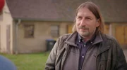 Weil die Luft so verschmutzt war, begann Hartmut für eine besseren Umweltschutz zu protestieren. Weil die Luft so verschmutzt war, begann Hartmut für eine besseren Umweltschutz zu protestieren.