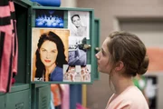 Taras (Xenia Goodwin) großes Vorbild ist Natasha Willis, die weltberühmte Primaballerina des "National Ballet". Poster und Fankarten hängen in Taras Spind, damit sie immer ihr Ziel vor Augen hat. Taras (Xenia Goodwin) großes Vorbild ist Natasha Willis, die weltberühmte Primaballerina des "National Ballet". Poster und Fankarten hängen in Taras Spind, damit sie immer ihr Ziel vor Augen hat.